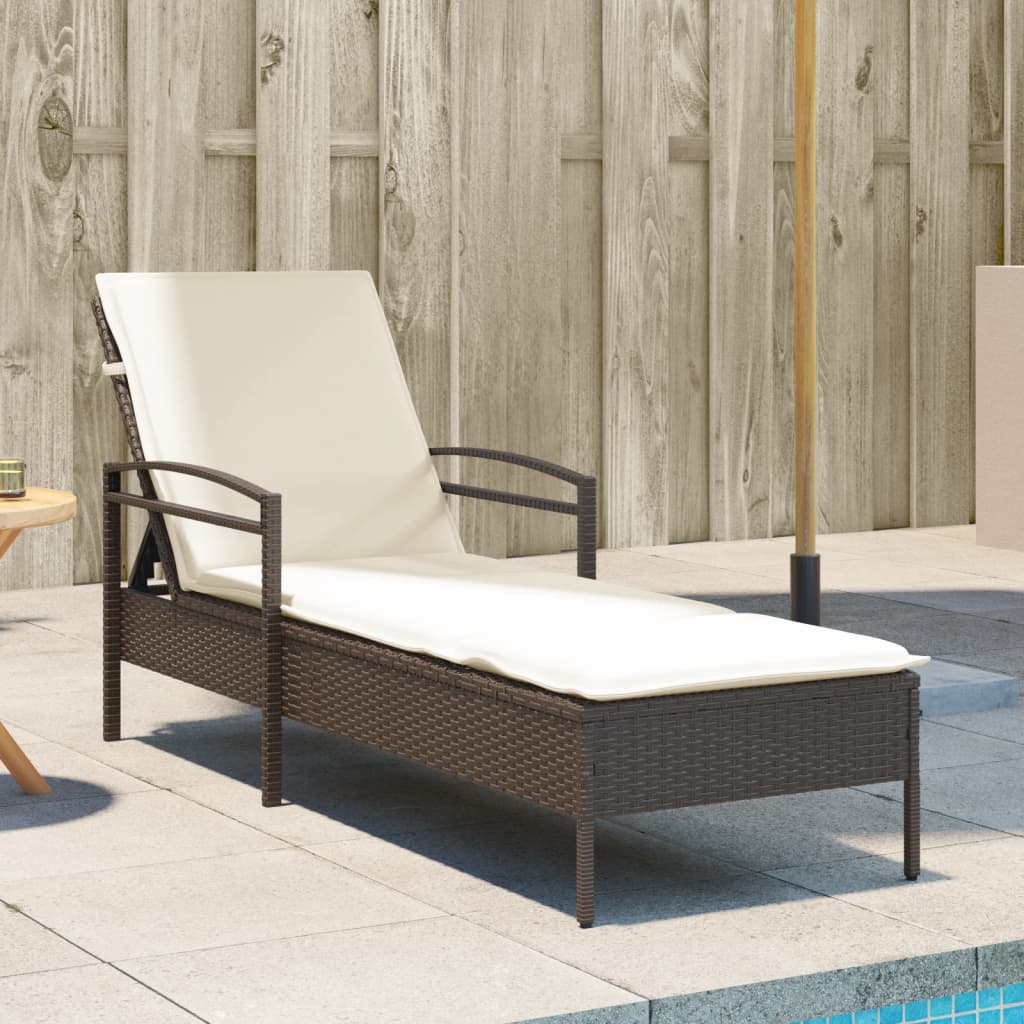 vidaXL Ξαπλώστρα Καφέ 63x200x81 εκ. από Συνθετικό Ρατάν με Μαξιλάρι