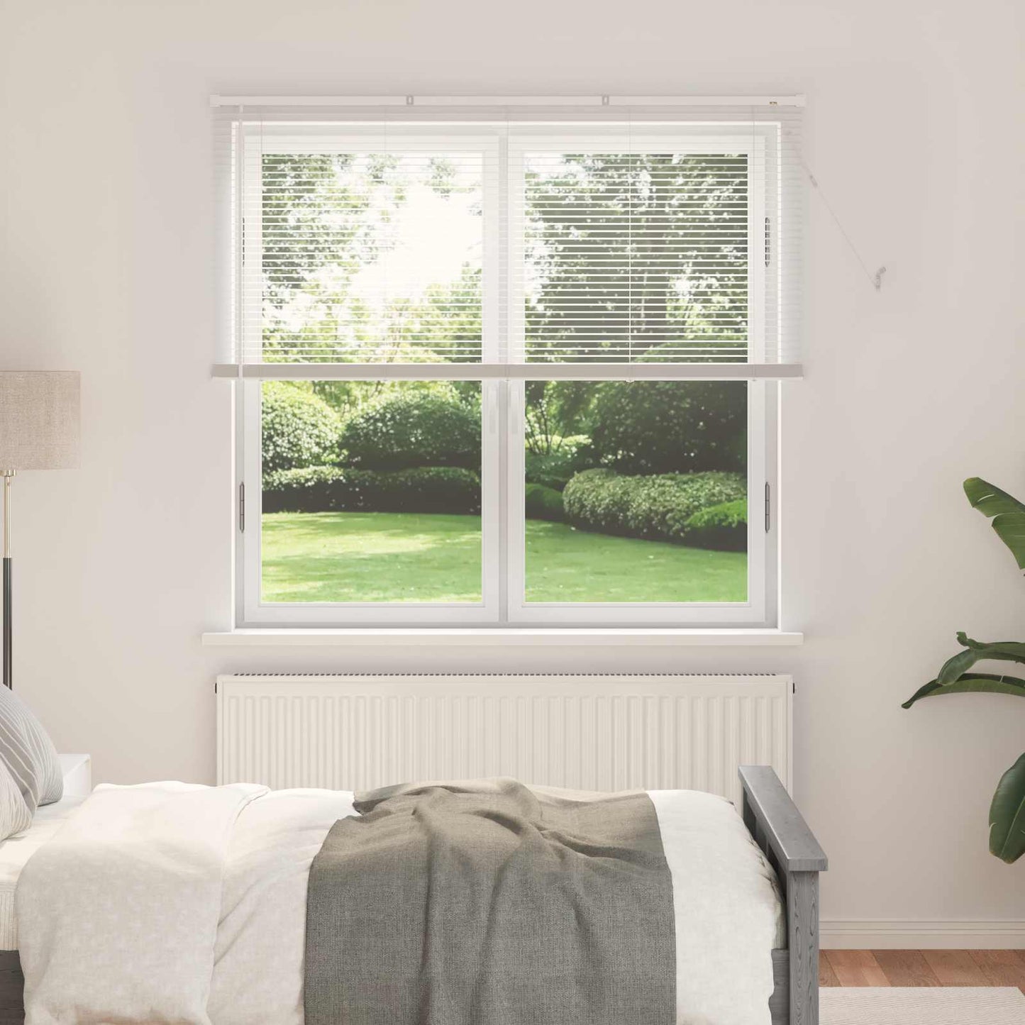 vidaXL Βενετσιάνικη Σκίαση Λευκός 150 x 140 εκ. PVC